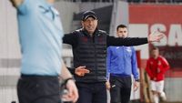 Scandal monstru: Ilyeș s-a dus peste arbitra Iuliana Demetrescu la pauza meciului Dinamo – Csikszereda! Cine a salvat-o de reproșurile antrenorului