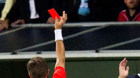 Un alt fel de corupție în arbitraj!** Un "fluieraș" german a fost "săltat" chiar în pauza meciului pe care îl conducea