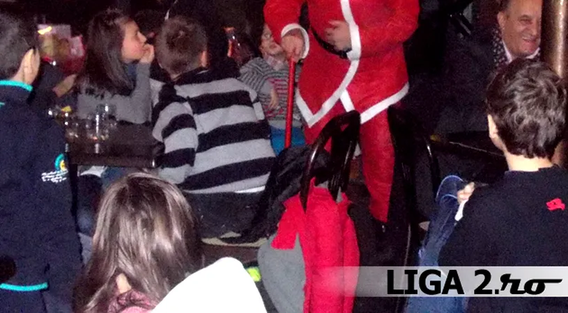 Moș Crăciun a venit cu tolba plină de cadouri** la Școala de Fotbal Prosport