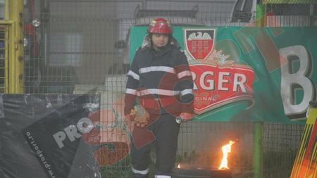 Incredibil! Au ars anvelope ca să îndeparteze ceața** la meciul dintre Inter și CFR!