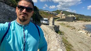 Cu fața către Dumnezeu! Petre Condrat, fost campion mondial la canoe, a plecat în pelerinaj la Muntele Athos! Am ajuns aici pentru a-i mulțumi Maicii Domnului" | GALERIE FOTO