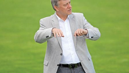 "Nu știu dacă Steaua riscă să-și piardă și licența! Să-și rezolve problema cu MApN!"