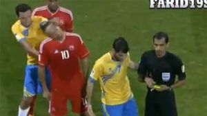 Pumni și sânge cu fostul golgheter al PSG-ului în prim plan!** VIDEO Lovitura MÃ‚RȘAVĂ‚ care a început un război