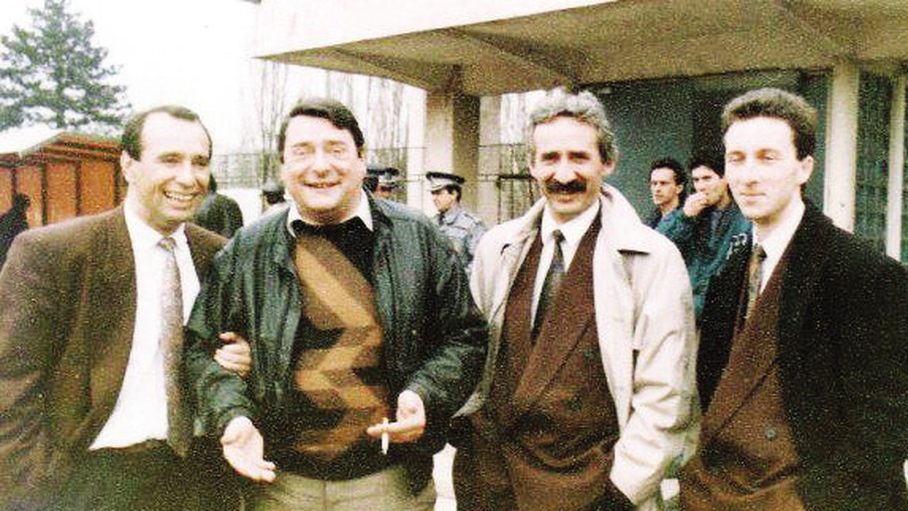 Se întoarce acasă,** dar ca dușman