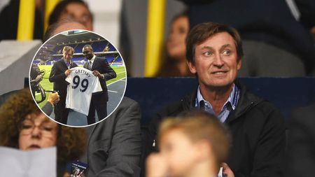 "You had one job!" Gafă de proporții făcută de Spurs! Ce scria pe tricoul oferit legendarului Wayne Gretzky