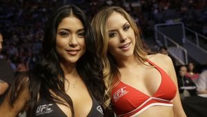 Zeița din UFC, imagini spectaculoase în costum de baie