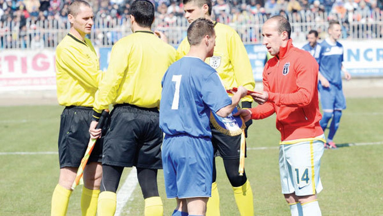 Unul dintre cei mai în formă steliști a fost sărit din schemă la națională! Reghe a reacționat: 'L-am făcut să înțeleagă!' Gestul prin care a mai "câștigat" un jucător