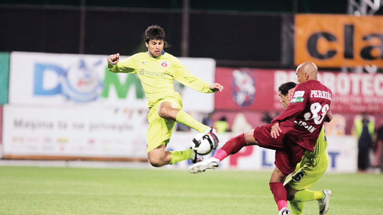 Sfat pentru Lăcătuș: "Nu-l mai folosi pe Toja în centru!"