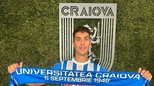 Spaniolul Iago Lopez îşi face reclamă înainte de a debuta la Craiova: „Sunt foarte rapid, îmi place să urc, dar nu uit de defensivă". Cine l-a convins să vină în România