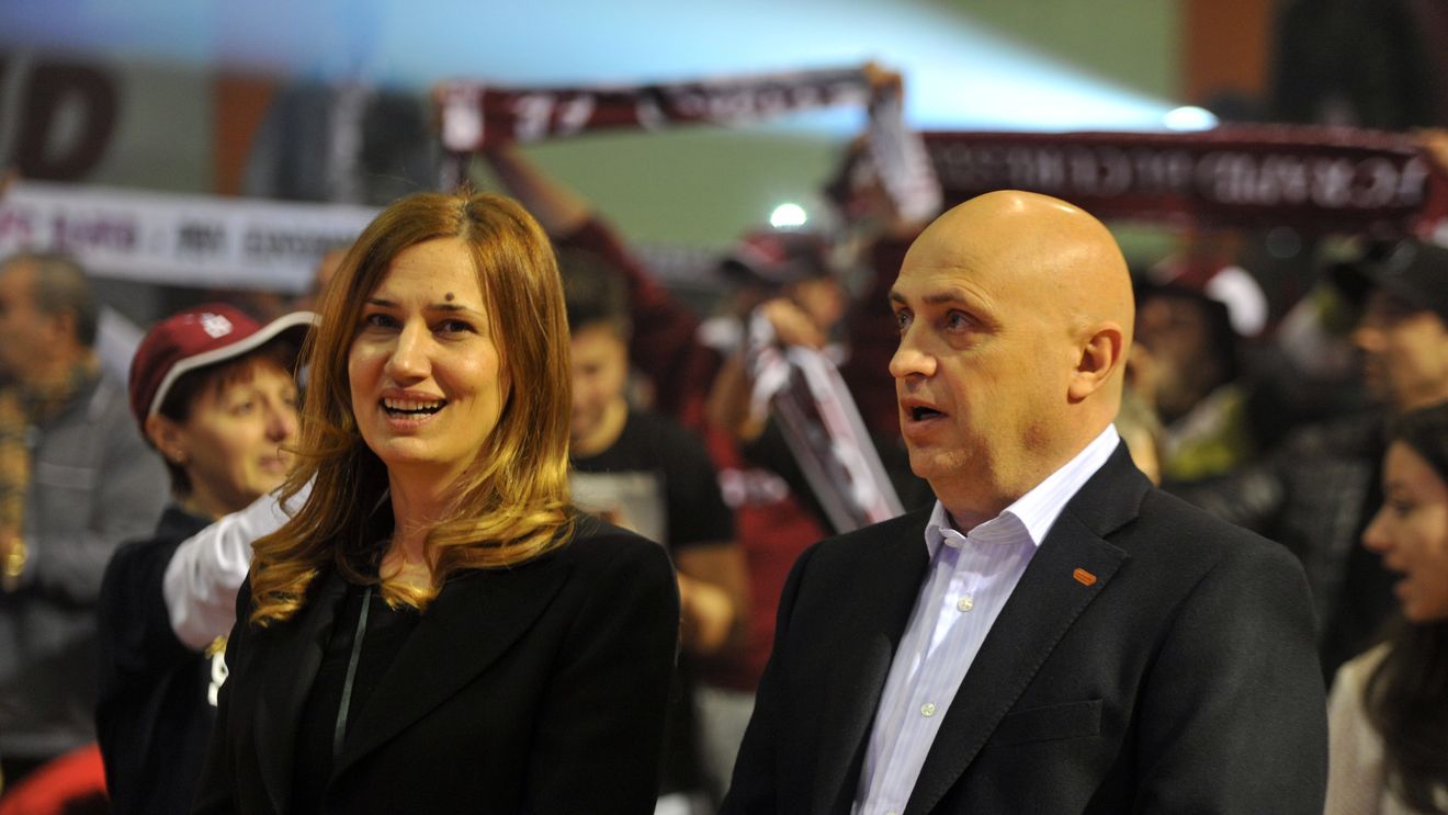 #unitisalvam #rapid | Fanii Rapidului plătesc în locul patronului datoria la Fisc, dar îi cer să plece. Acționarul Cătălin Tudor: "Domnul Moraru ne evită. Să renunțe, că oricum n-a făcut nimic!"