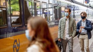 Campanie inedită pentru oamenii care nu vor să poarte măști în mijloacele de transport în comun. Transpirația este punctul forte al acestei inițiative