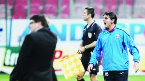 Ruptură între Lăcătuș și Becali!** Steaua, mai aproape de retrogradare decât de lider!