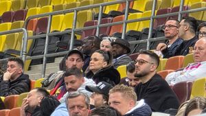 Surpriză uriaşă! Apariția neaşteptată a fostului atacant de la Rapid la meciul FCSB - Petrolul