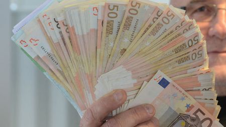 Mirajul milioanelor se transformă într-o țeapă!** Și-au demolat stadionul și așteptau achiziții de marcă, acum riscă să rămână cu buza umflată! Liga I, ocolită la mustață