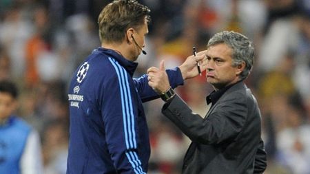 Mou, atacat violent:** 'Zice că e special, dar aștept să văd ceva special cu BarÃ§a!" Lovit la el acasă: continuă umilința în fața catalanilor