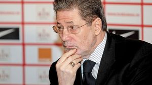 EXCLUSIV** Dinu acuză situația de la Dinamo: "Salvatorii vin să schimbe echipa după ce au cumpărat acțiuni cu ceasuri!" Ce spune de planul lui Negoiță