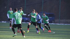 Încep grijile pentru Trică. CFR s-a făcut de râs în primul amical al anului. Doar egal cu ultimul loc din Liga 3. Adversarii au aliniat un "11" în care mulți jucători aveau peste 40 de ani | FOTO