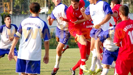 Juventus** trece în turul III