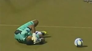 VIDEO Fair-play ZERO!** Cel mai controversat gol al anului: "Am vrut să-l lovesc și apoi să mă las de fotbal!"