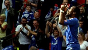 VIDEO Gol de senzație Drogba! Chelsea, la prima 'dublă' din istorie!