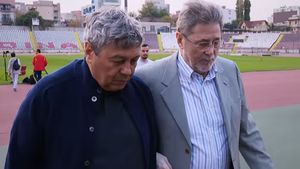 VIDEO | Cornel Dinu și Mircea Lucescu recunosc: "Am ținut cu CCA-ul". Dialogul dintre simbolurile lui Dinamo