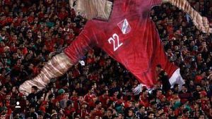 Cum să ajungi de la cel mai popular fotbalist din lume, la închisoare, în 10 ani! A devenit "ținta" Guvernului, fiind acuzat că susținea terorismul