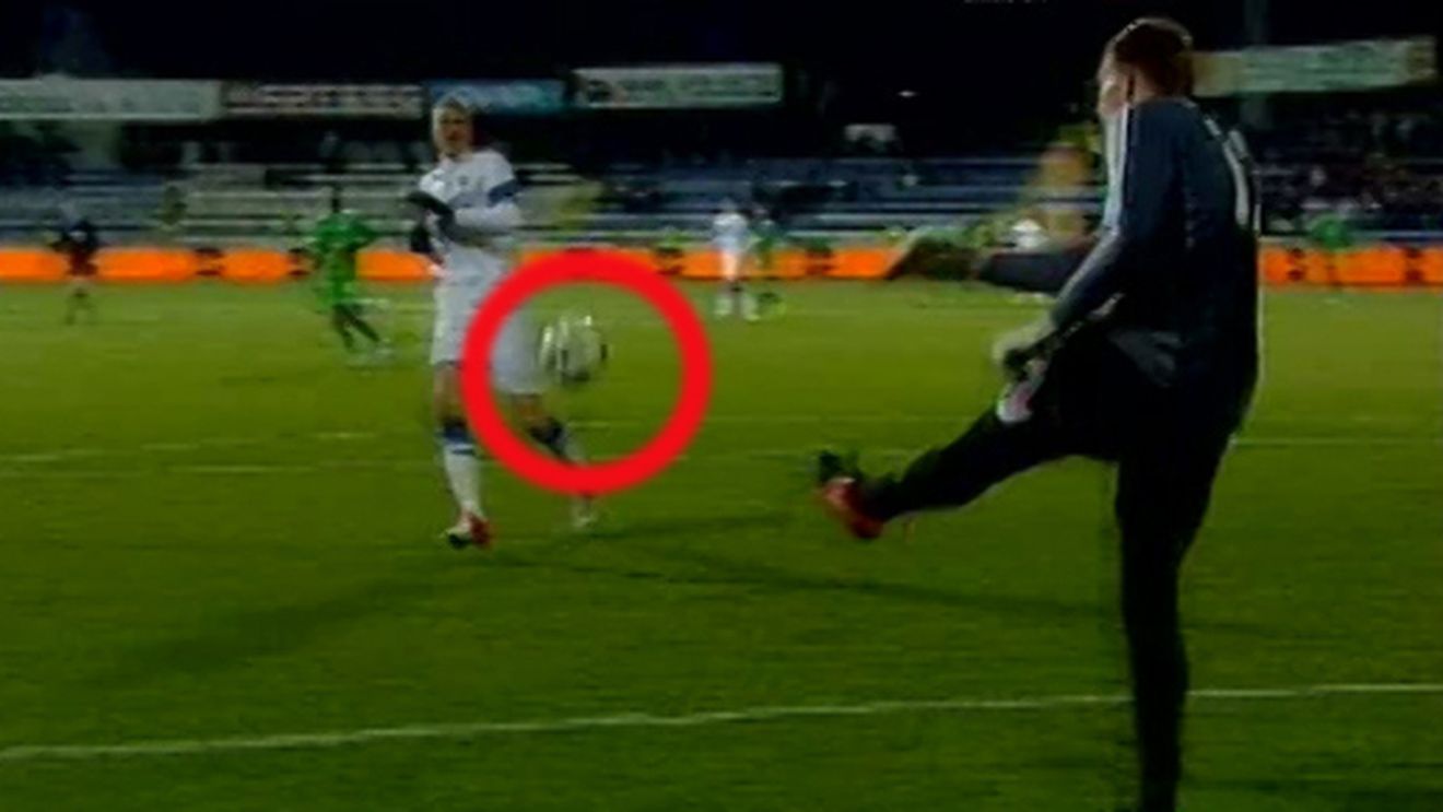 EPIC! Asta e cea mai AMUZANTĂ‚ fază din tot sezonul Ligii 1!** VIDEO - Cerniauskas, la gafa carierei: gol INCREDIBIL primit de Vaslui! Ce decizie trebuia să ia brigada de arbitri