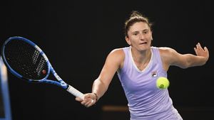 Irina Begu, pentru al doilea an consecutiv în turul 3 de la Wimbledon! Românca și-a analizat viitoarea adversară: „Face multe greșeli, dar reușește și puncte câștigătoare” VIDEO | SPECIAL