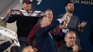 Cum se bagă o echipă de fotbal în insolvență? Teoria lui Dan Șucu e simplă și mesajul patronului Rapidului e dur: „Mă deranjează echipele fantomă!” | VIDEO EXCLUSIV PROSPORT LIVE