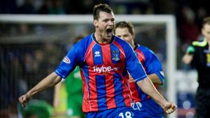 Brewster: "Niculae rămâne la Inverness, e foarte fericit aici"