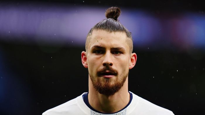 Tottenham negociază transferul de 50.000.000 de euro, care îi face vânt din lot lui Radu Drăguşin