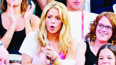 Fanii lui Sporting Gijon: "Shakira e o curvă!"