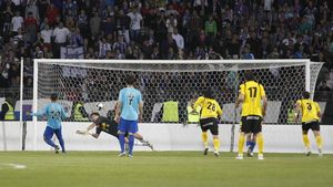 Povestea nesfârșită a unui titlu dubios. Balint despre Poli Timișoara - Urziceni 1-2, din 2009: "Am niște semne de întrebare și la doi-trei dintre jucători". ProSport a scris deja despre suspiciunile lui Rednic la înfrângerea suferită de Dinamo, în același sezon, tot cu Urziceni


