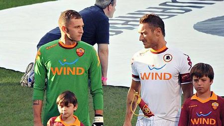 Lobonț, după 9 ani și jumătate la AS Roma: "Puteam să rămân, dar am ales să plec pentru creșterea mea personală". De ce n-ar vrea să fie Francesco Totti
