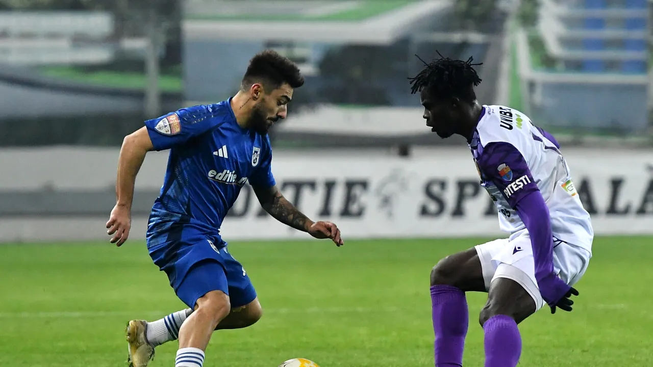 Așa ceva nu s-a mai văzut în România! Au jucat 12 contra 11 în derby-ul FCU Craiova-FC Argeș: Florin Costea a luat roșu după ce a intrat și el pe teren ca să protesteze!
