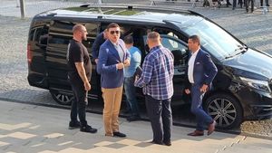 Cristi Borcea și-a făcut apariția la Dinamo - FC Argeș! Nu a mai fost la o partidă a „câinilor” de peste un deceniu! Revine fostul acționar la clubul roș-alb? | FOTO&VIDEO EXCLUSIV