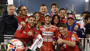 Debut genial de MotoGP! Dovizioso și Marquez, bătaie până în ultimii metri. Valentino Rossi, recuperare incredibilă!

