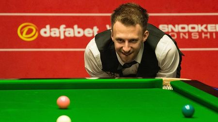 Trump, cu emoții mai departe. Rezultatele primului tur de la Campionatul Mondial de Snooker