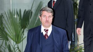 "A venit în genunchi, a plecat în genunchi"