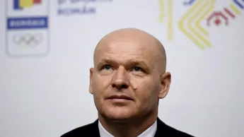 Aroganța de bogătaș a singurului patron din fotbalul românesc care se poate compara cu Gigi Becali ca avere. Dragoș Pavăl, unul dintre deținătorii imperiului Dedeman, și-a adus soția la București cu un avion privat