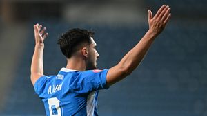 Ratare uluitoare a lui Andrei Ivan, la prima apariție după revenirea la Universitatea Craiova: n-a marcat din 3 metri, iar spectatorii au început să râdă. La scurt timp s-a răzbunat și i-a amuțit!