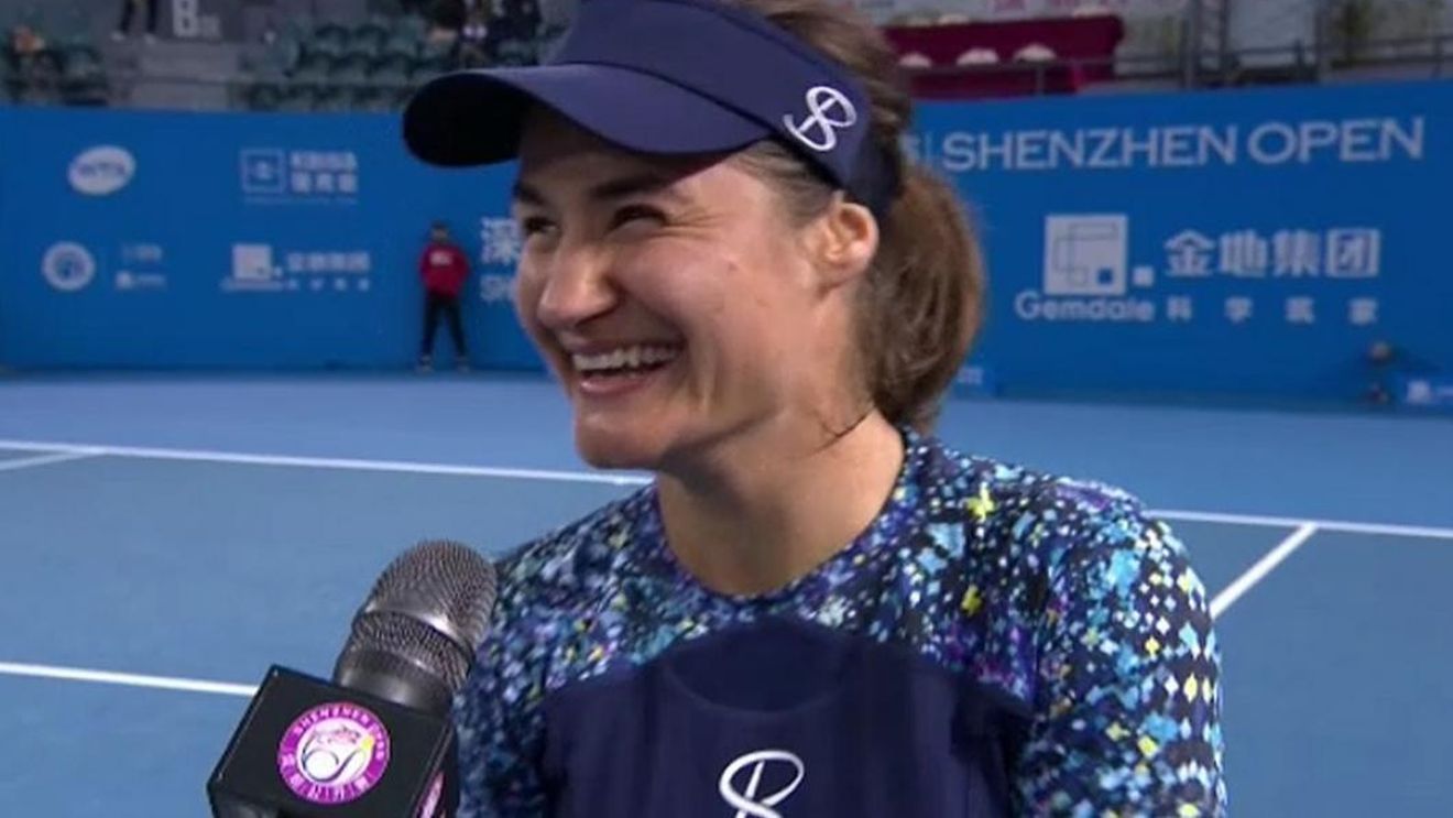 "Nu știu dacă țineți minte acel meci cu Na Li... De fiecare dată vin aici, sperând că pot să joc la fel". A dat start lui 2019 cu o victorie mare pentru tenisul românesc și spune de ce e îndrăgostită de China: "Ați văzut cum reacționează când dau slice?"