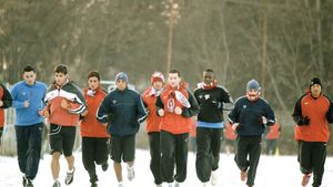 Uhrin Jr: "Dacă terenurile sunt impracticabile cred că e bine dacă se amână returul"