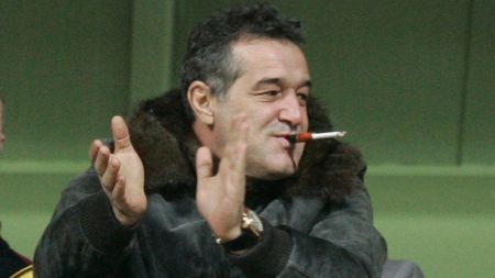 "Cine ești dumneata, domnule Becali? Un model pentru tineri!"