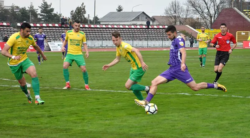 Emil Săndoi se gândește să-și ducă jucătorii la biserică. 