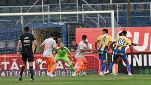 Ancheta ProSport despre pariuri la Metaloglobus provoacă fotbalul românesc la schimbări majore: „Acum, contractul cadru FRF-cluburi nu interzice staff-ului să parieze! Ce să mai zici de Regulamente Interioare și contracte...”. EXCLUSIV