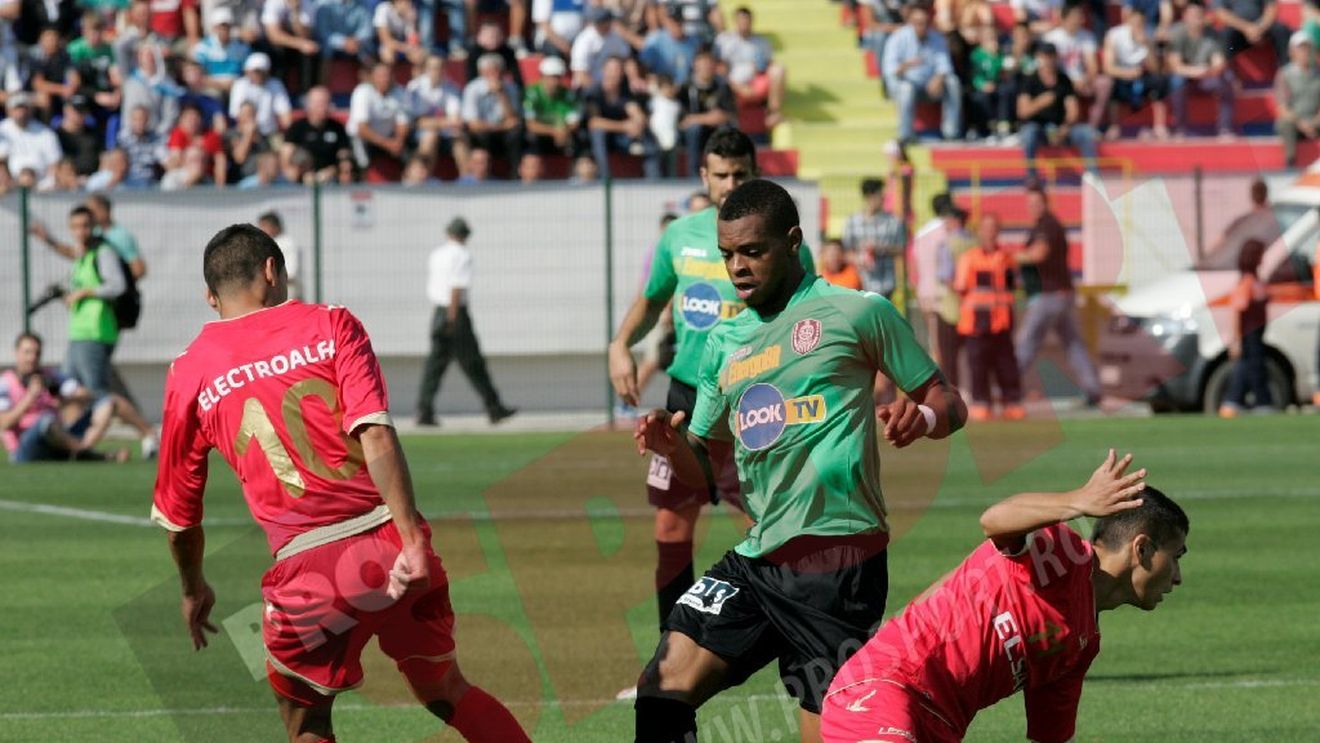 Start ratat: clujenii au jucat cu un om în plus din minutul nouă! Botoșani - CFR 0-0! 