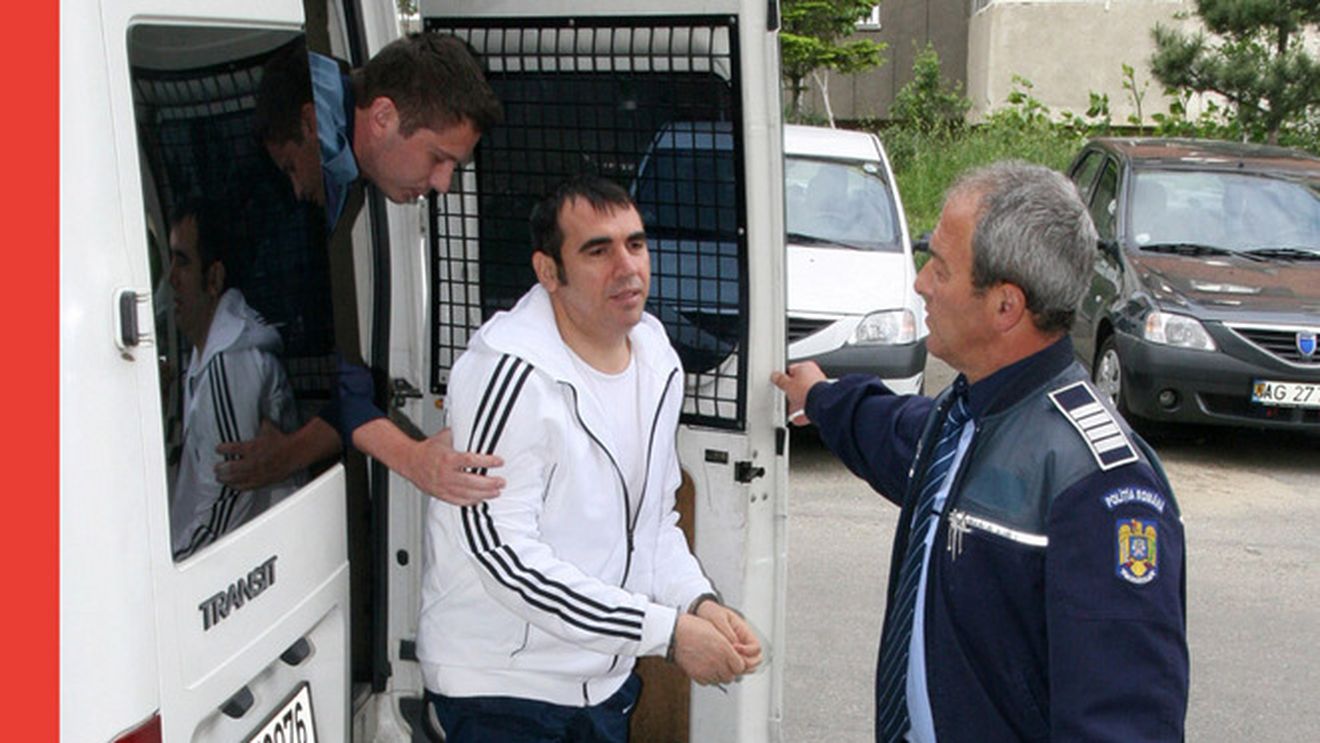 Penescu: "Bagă 3.000 de dolari ca de obicei!"** Lică: "Am vorbit cu Savaniu și 3.000 e ok!"