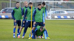 Vizită surpriză pentru steliști înainte de meciul amical cu Ferencvaros!** Costea și Prepeliță au fost cei mai "pupați" :)