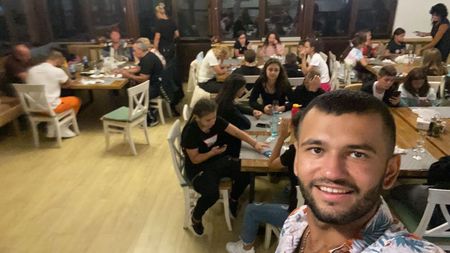 Yani Zaharia, zi de naştere cu foc de tabără pe Valea Oltului! Campionul european şi mondial de Kempo, sărbătorit în cantonament. Cum și-a revenit după ce era să-și piardă un braț  